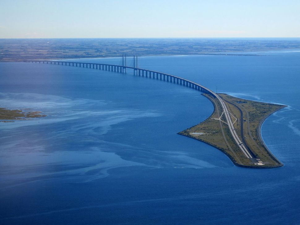 Øresund_Bridge_from_the_air_in_September_2015